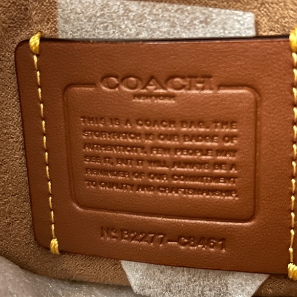 Coach Field Tote With Horse And Carriage Print And Carriage Badge - Picture 8 of 13